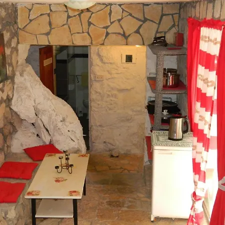 In Sibenik Mit Grossem Grill Jadrija